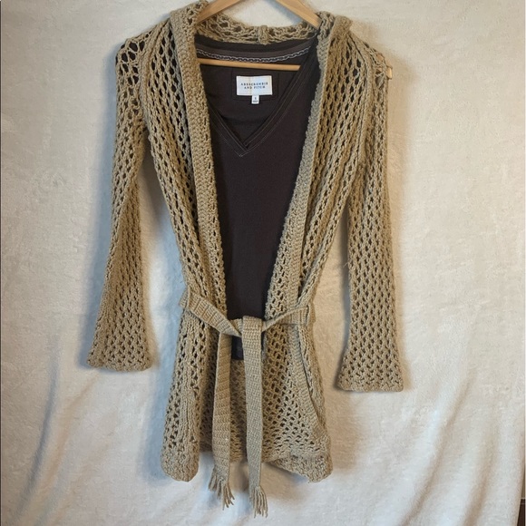Abercrombie & Fitch Knit Sweater with belt - Picture 1 of 3
